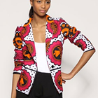  Imagem da casaco vermelho e branco com calça preta