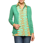 Imagem do casaco verde com camisa  verde listrada e calça jeans